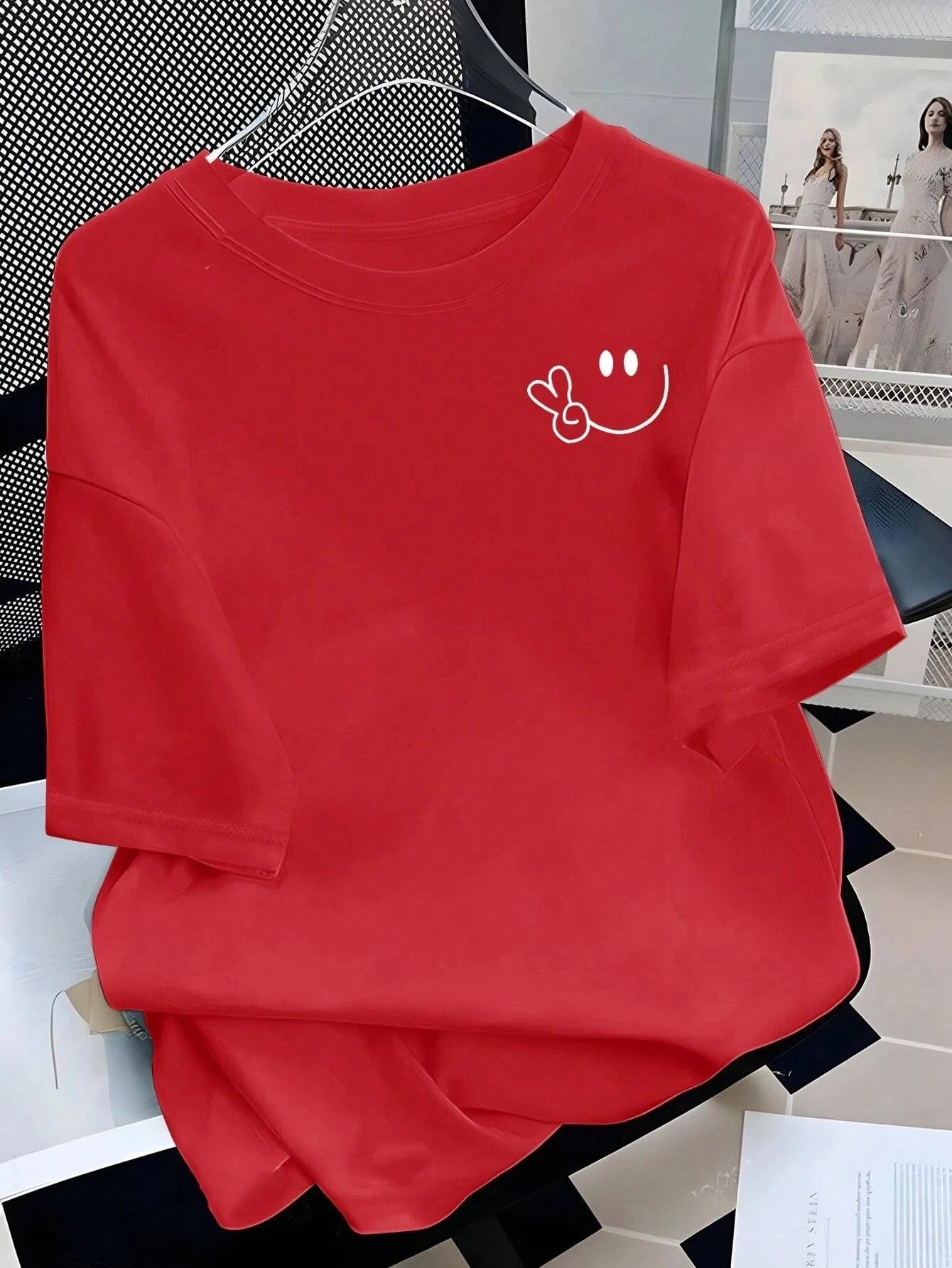 Scissor Hand Smile Graphic Print Women's T-shirt Summer Tops O-Neck Comfortable Short Sleeve Tees Casual Women's Clothing